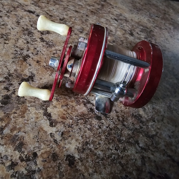 ABU Garcia Vintage Fishing Reel - Picture 2 of 5